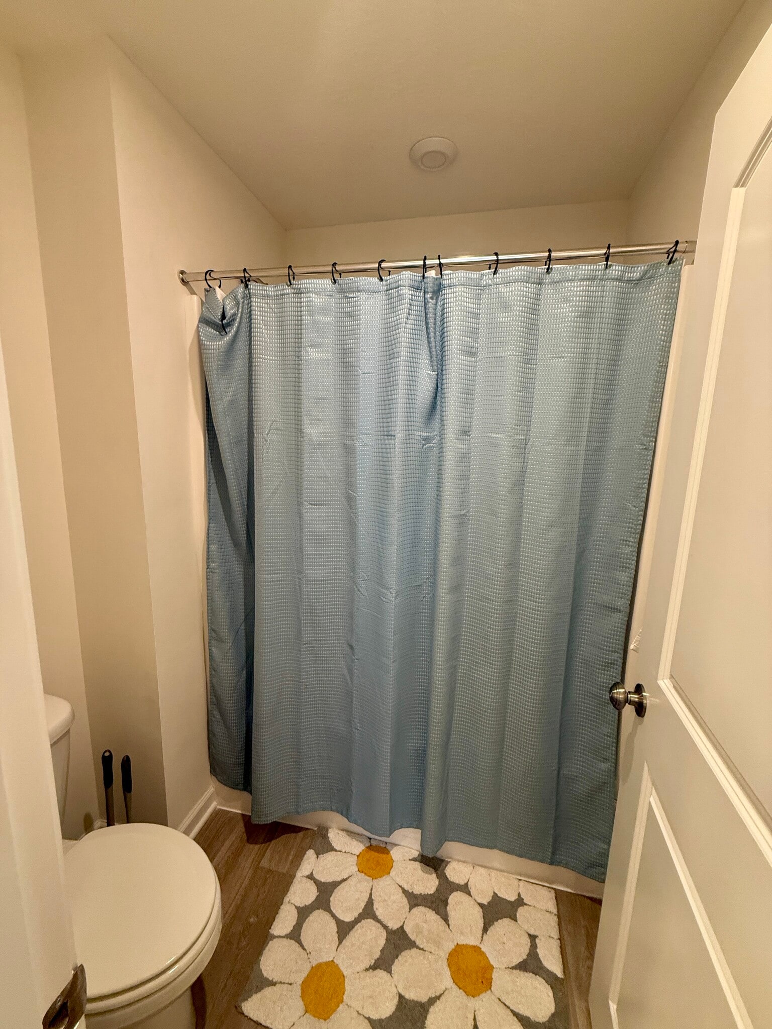 Guest Full Bath - 2062 Broccoli Dr