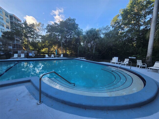 Building Photo - 17890 W Dixie Hwy