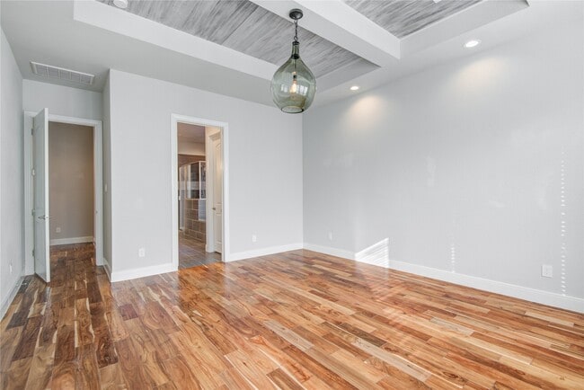 Building Photo - 135 Bella Luce