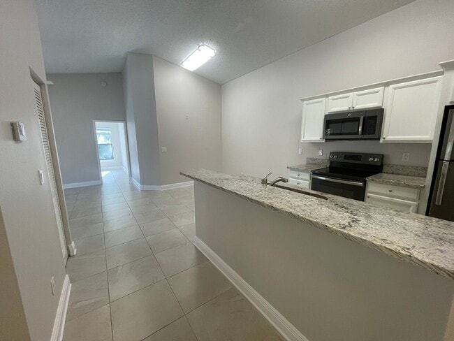 Building Photo - ANNUAL RENTAL - 2 BED/2BATH AT OASIS