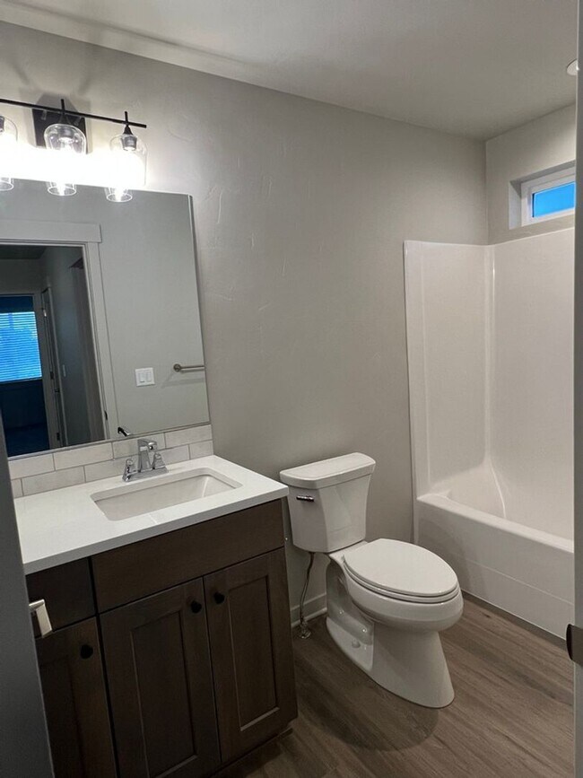 Building Photo - 3 Bedroom / 2.5 Bathroom Townhome in The Dry Canyon Community