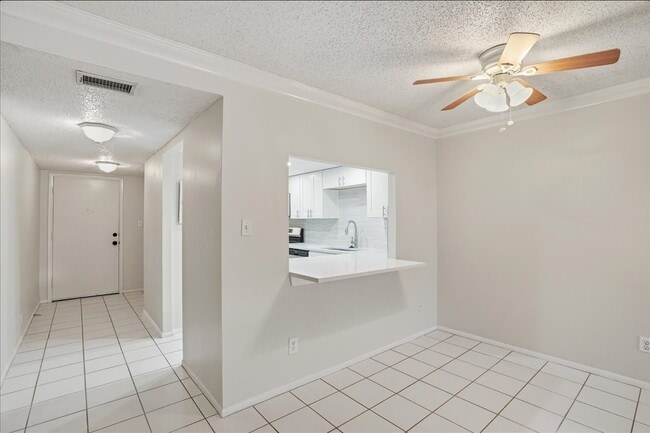 Building Photo - 3700 S Osprey Ave
