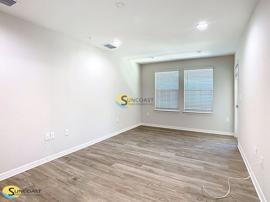 Building Photo - 3821 SW 43rd Ct