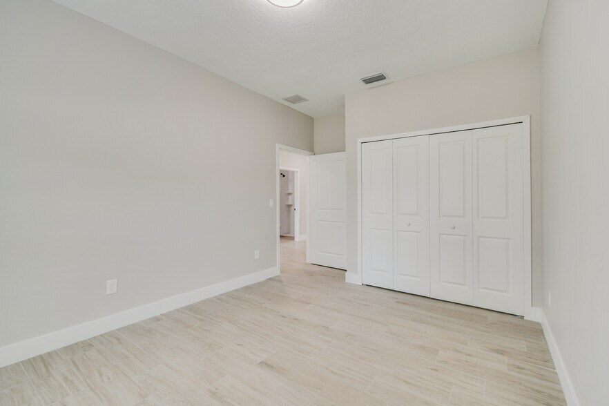 Building Photo - 1388 NW Charlie Green Dr