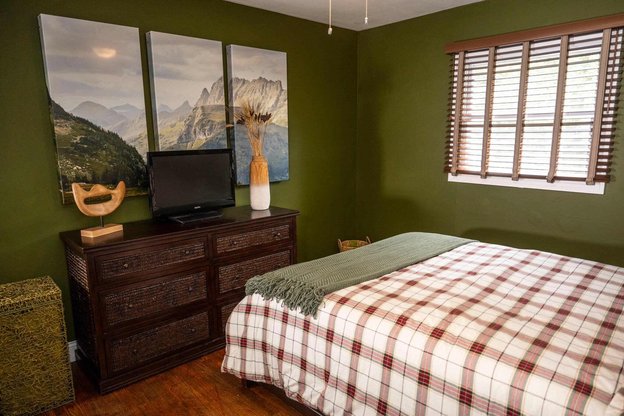 Building Photo - 1604 Kraft St