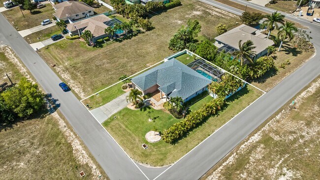 Building Photo - 3219 SW 7th Ln