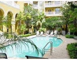 Building Photo - 860 N Orange Ave