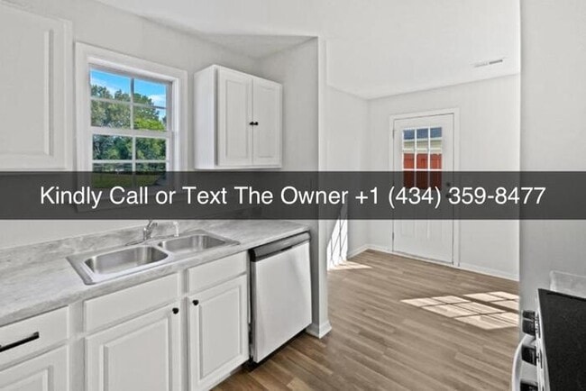 Building Photo - Single Family Townhouse