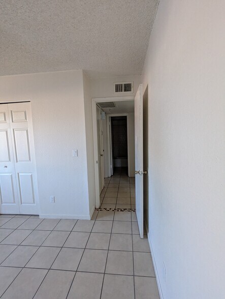 Building Photo - 1420 N Evergreen St