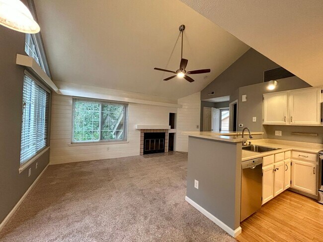 Building Photo - 6054 Gunbarrel Ave