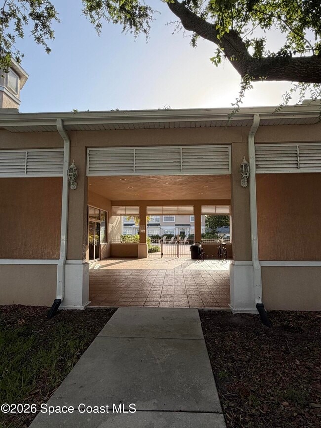 Building Photo - 105 Turpial Way