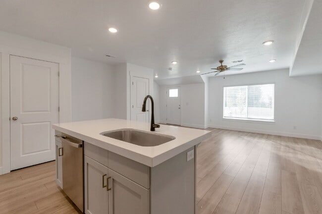Building Photo - Beautiful Interior Townhouse - 3BD 3BA 2GA