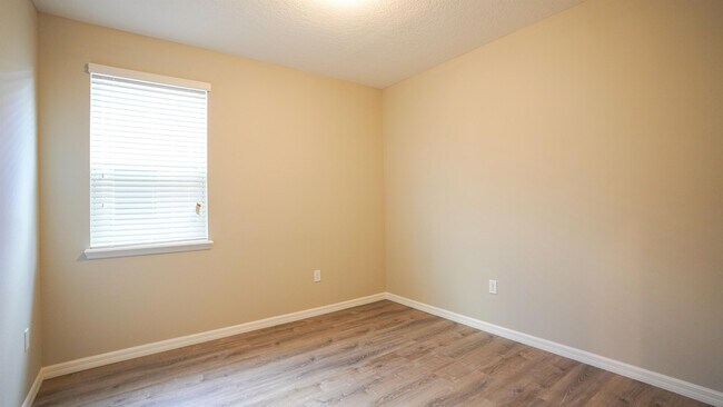 Building Photo - 12663 Salomon Cove Dr