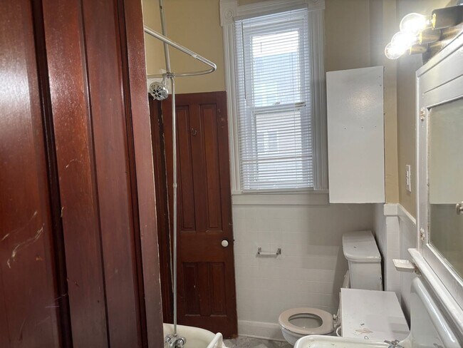 Building Photo - 420 Platt St