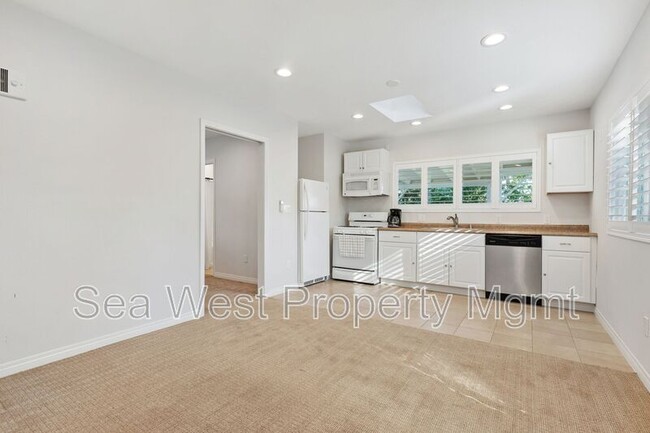 Building Photo - 3267 Bernardo Ln