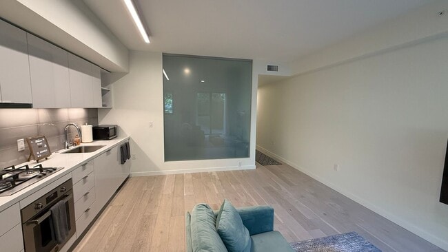 Building Photo - Epic REA: Fantastic Potrero Hill Modern 1 BR, 1 BA Condo