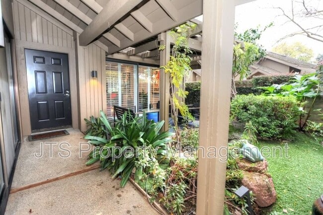 Building Photo - 2010 Promontory Point Ln