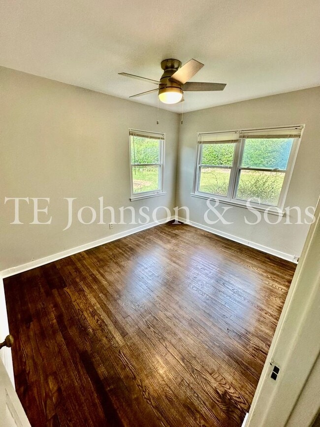 Building Photo - Charming 2 Bedroom Condo in Winston-Salem – Prime Location, Modern Comforts, and Convenience!