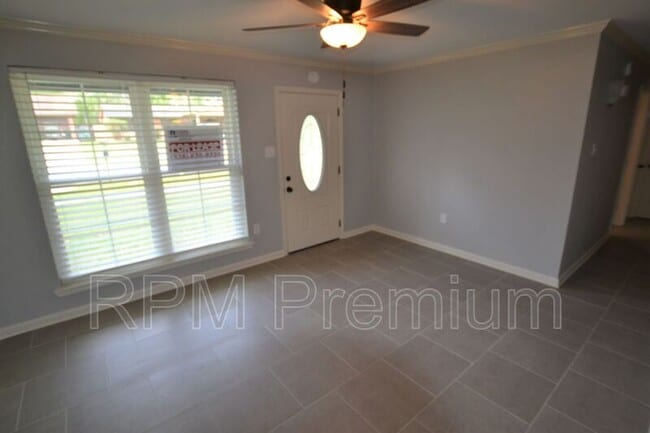 Building Photo - 1632 Mary Lou Dr