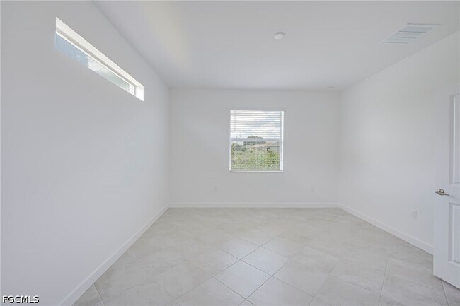Building Photo - 20601 Hazelnut Ct
