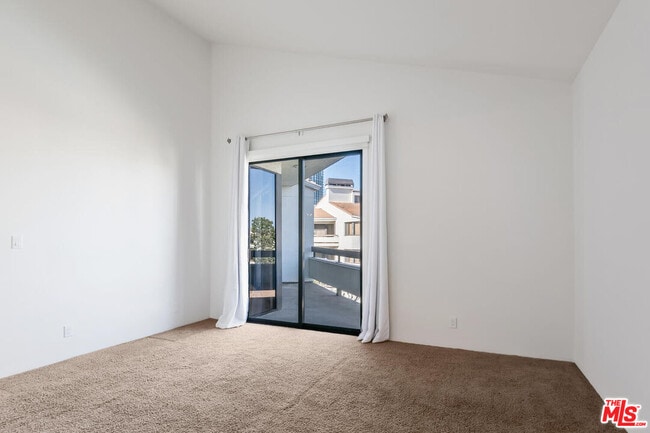 Building Photo - 2102 Century Park Ln