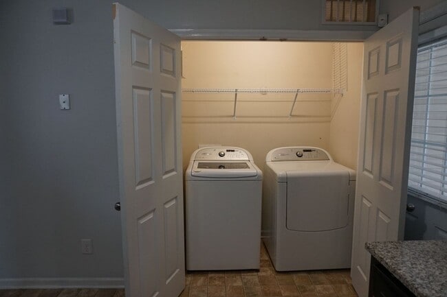 Building Photo - 3 Bedroom and 3 Full bathroom located The Village at the Glen within Carolina