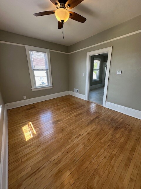 Building Photo - 919 E Clarke St