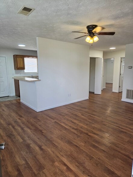Building Photo - 102 Lauderdale Dr