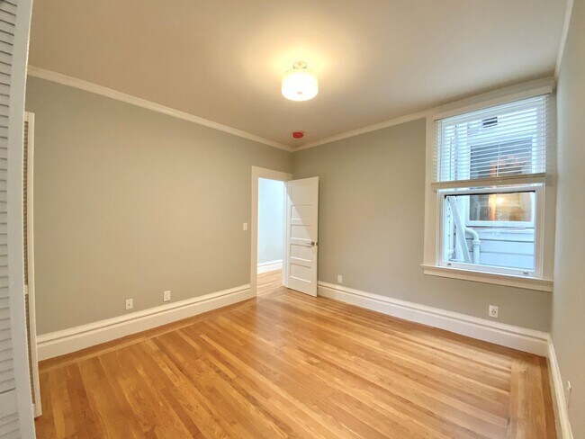 Building Photo - FULLY REMODELED 2BR/1BA. Dishwasher! Laund...