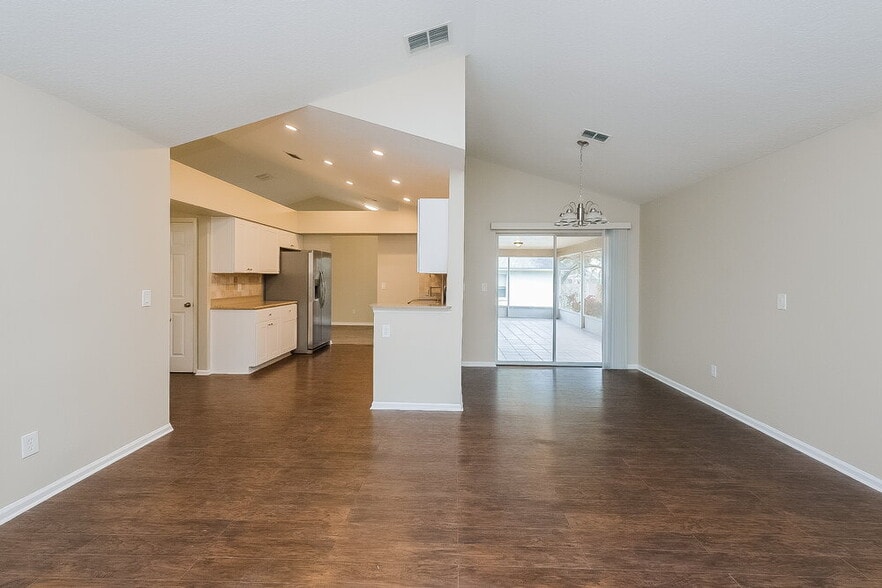 Building Photo - 4551 Oak River Cir