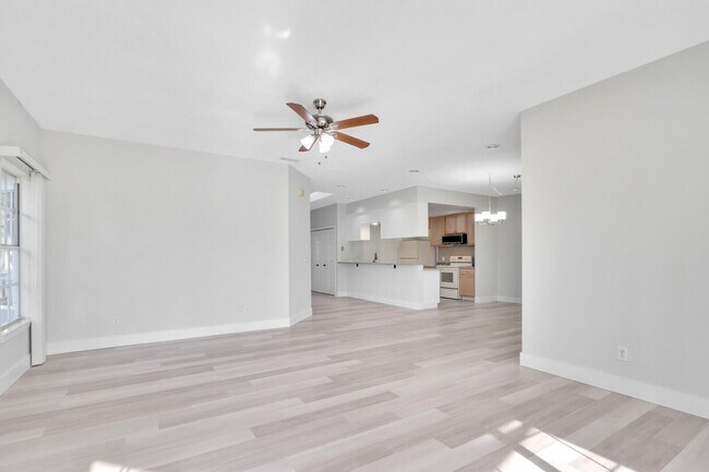 Building Photo - 7340 Pine Creek Way