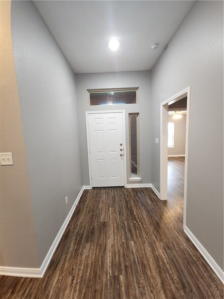 Building Photo - 4015 Dunlap Loop