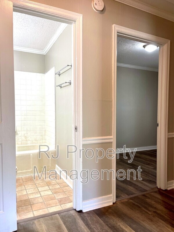 Building Photo - 4095 Chelsea Ave