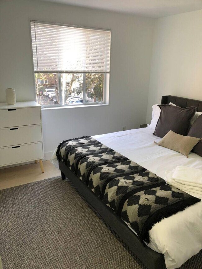 Building Photo - 4206 Washington Blvd