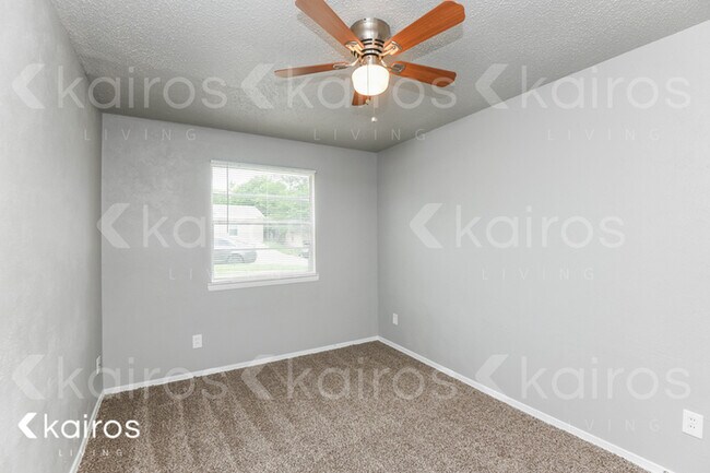 Building Photo - 607 Holly Lane
