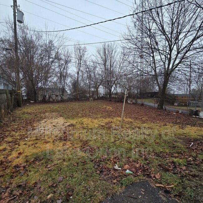 Building Photo - 353 South Blvd W