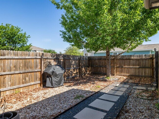 Building Photo - 1919 Rinker Ranch Dr