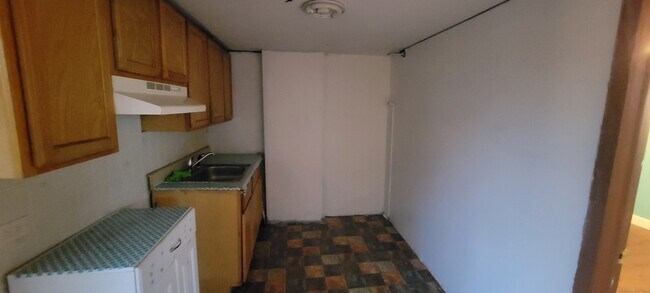 Building Photo - 87 Ellington St