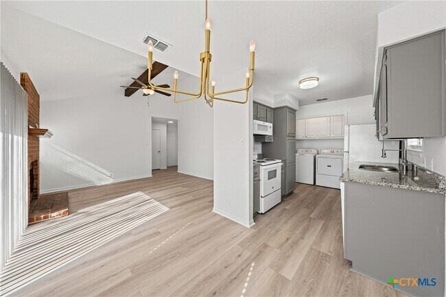 Building Photo - 2313 A Paul Revere St