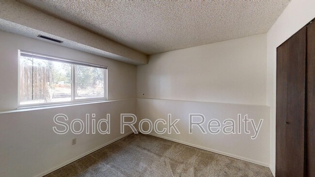 Building Photo - 445 Van Buren St
