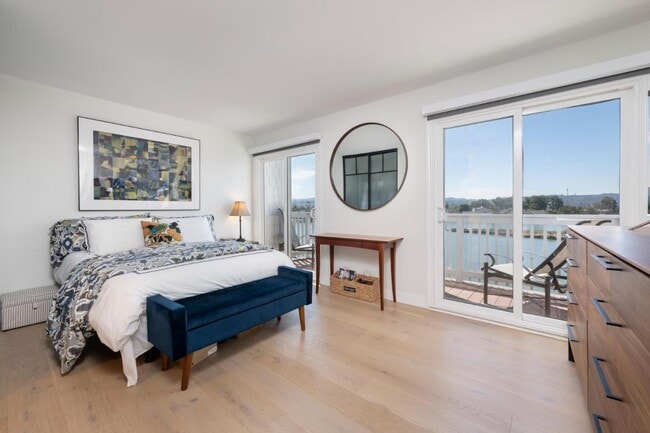 Building Photo - 543 Starboard Dr
