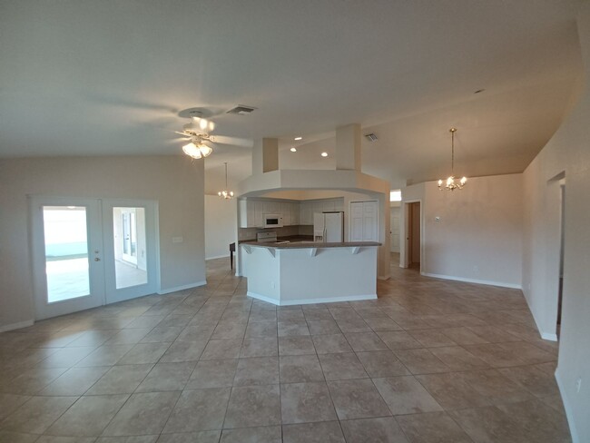 Building Photo - 3303 SW 8th Ct