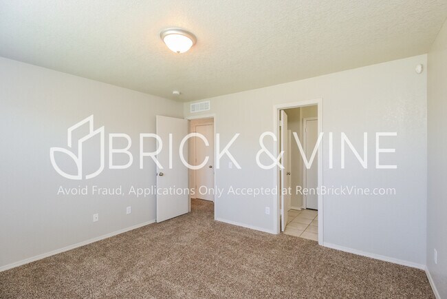 Building Photo - 5521 Del Creek Rd