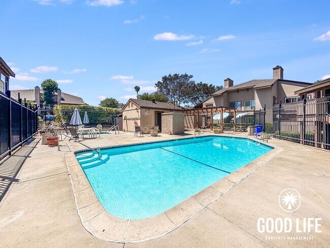 Building Photo - 6540 College Grove Dr