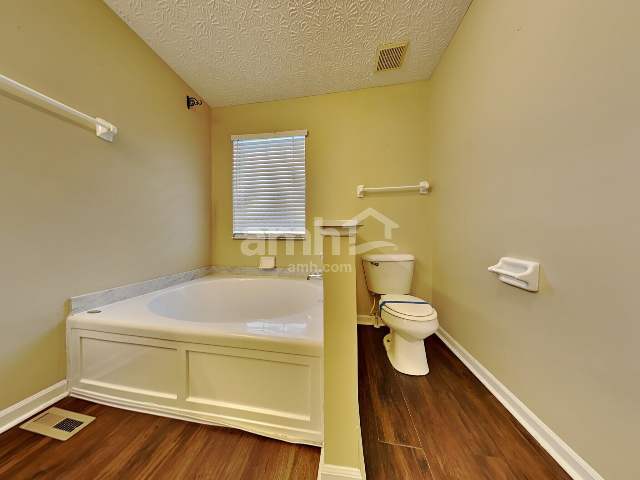 Building Photo - 2490 Delowe St