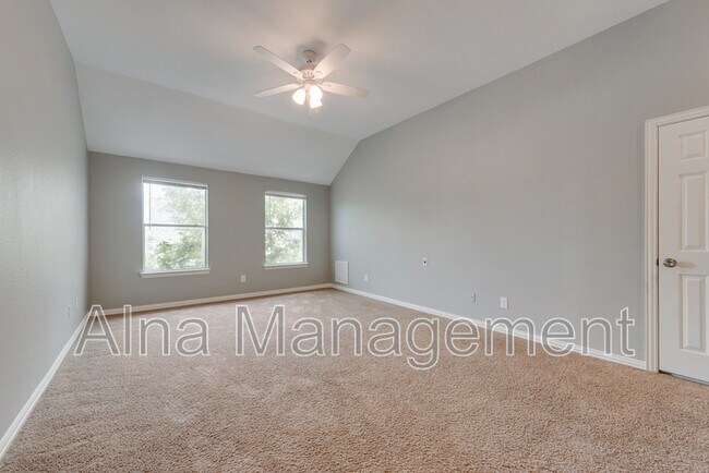 Building Photo - 2640 Lake Ridge Dr