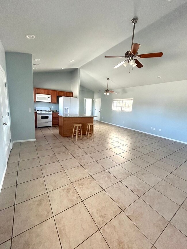 Building Photo - 3 Bedroom with open floor plan