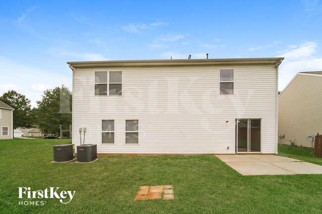 Building Photo - 4031 Larkhaven Village Dr
