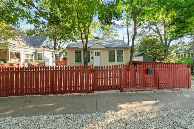 Primary Photo - 204 W 43rd St