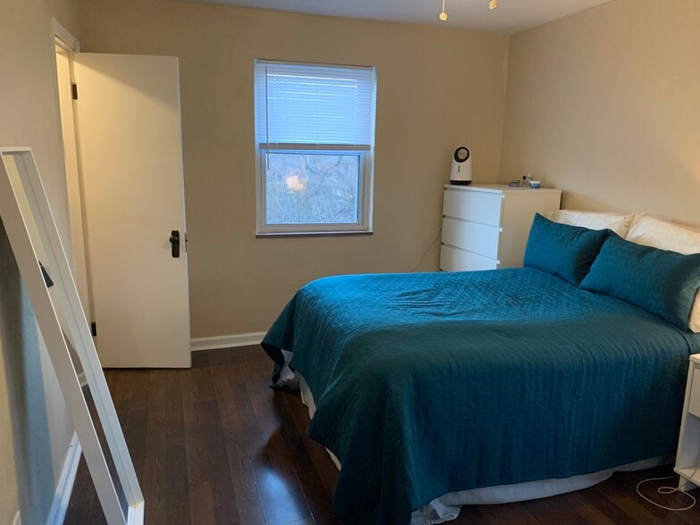 Bedroom - 437 Claranna Avenue